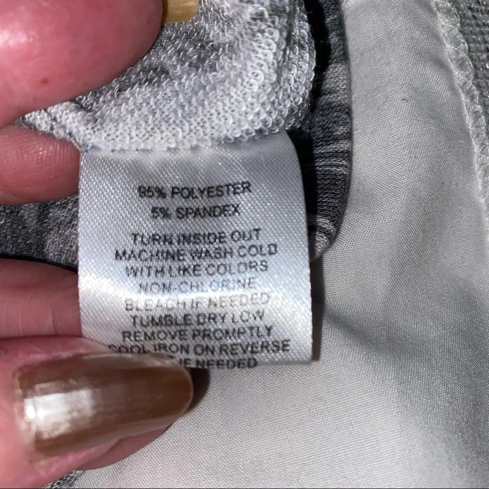 C’est La Vie Top.  Gray. Size Large. New - Picture 4 of 5
